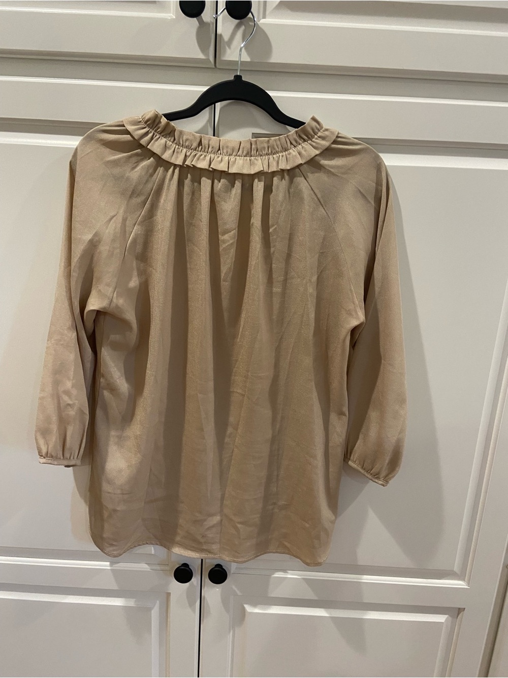 Signature Neutral Ruffle-Trim V-Neck Blouse - Picture 5 of 5